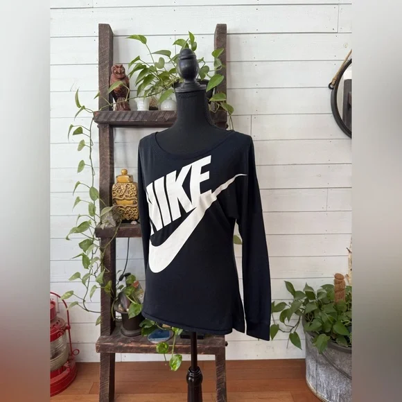 Nike Black Long Sleeve Top with White Logo - Picture 14 of 17